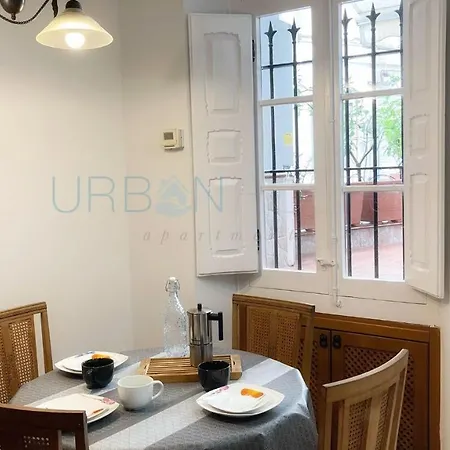 Con Encanto Centrico, Wifi Y Patio