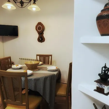 Vivienda Turistica Con Encanto Centrico, Wifi Y Patio *